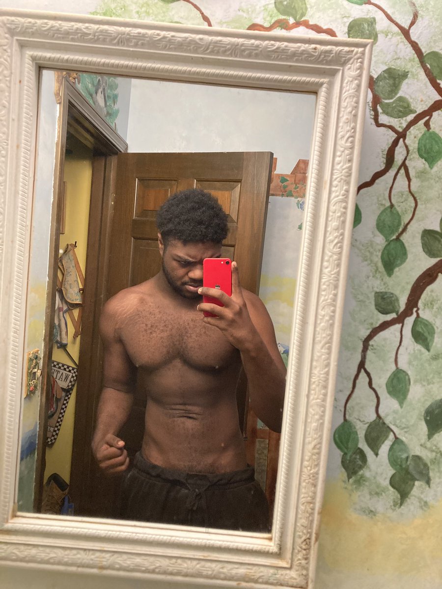 HKKShade's tweet photo. Down on your knees in my mirror 😘 https://t.co/jwBTh0IFAd