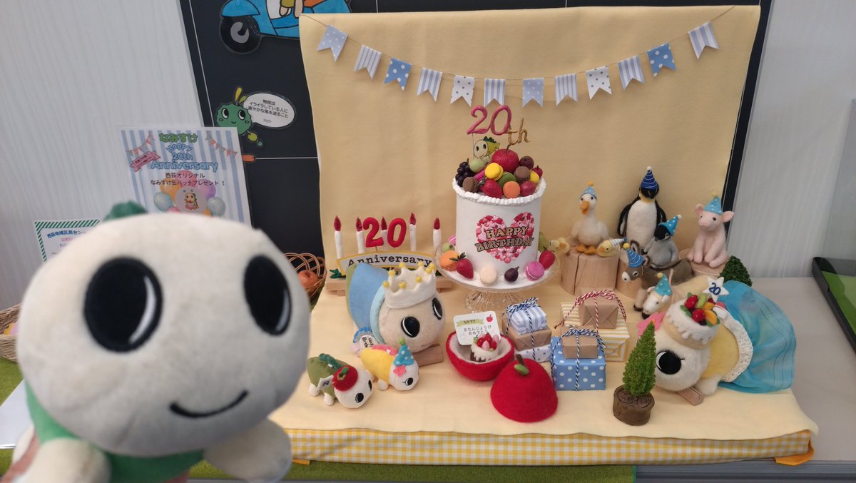 usagi15mama's tweet photo. 本日10時すぎ　無事くっつきすけをお迎え♪　まだまだ在庫ありそうでした　缶バッジもいただけました(^^)
すぎはちと杉アニは明日からだから今日お迎えできなくても明日以降会えるはず!!

#西荻地域区民センター https://t.co/5FXjcn6zRI