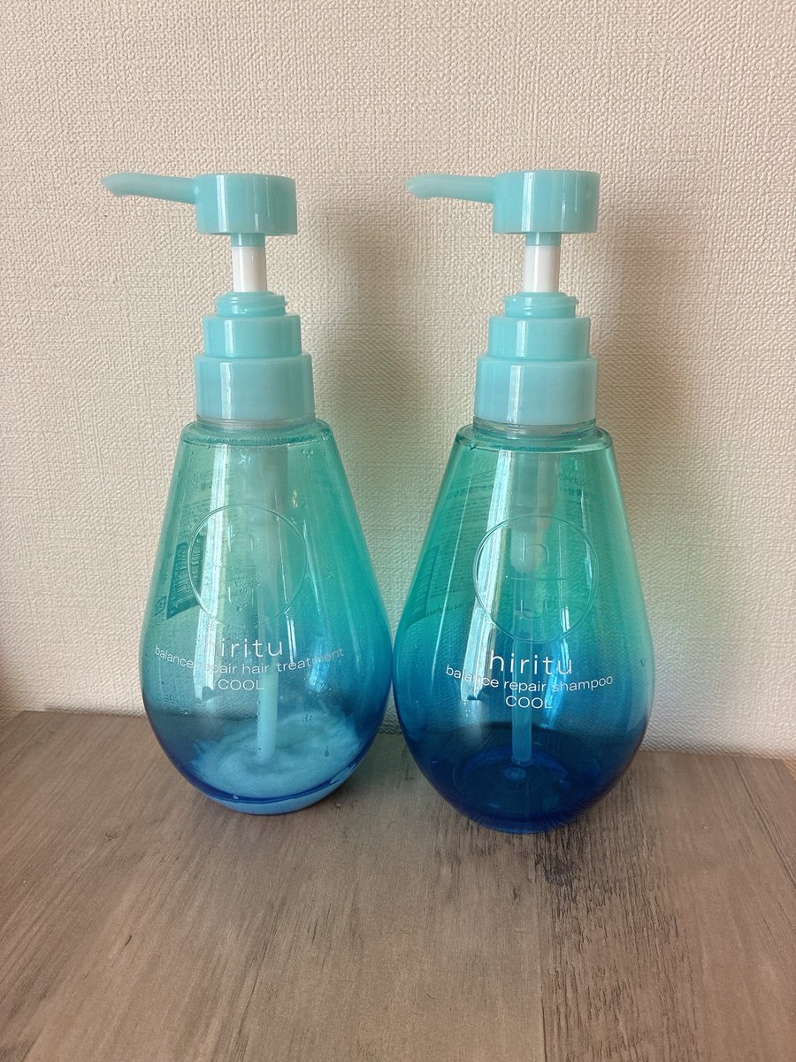 Karin6531's tweet photo. 使い切りシャンプー🧴🫧
初めて冷感シャンプー使ってみたけど
ひんやりして気持ちよかった😆💖
頭皮の汚れしっかり落としてくれるのに、
サラサラになって完璧でした👍✨ https://t.co/HwdNDXIs2B