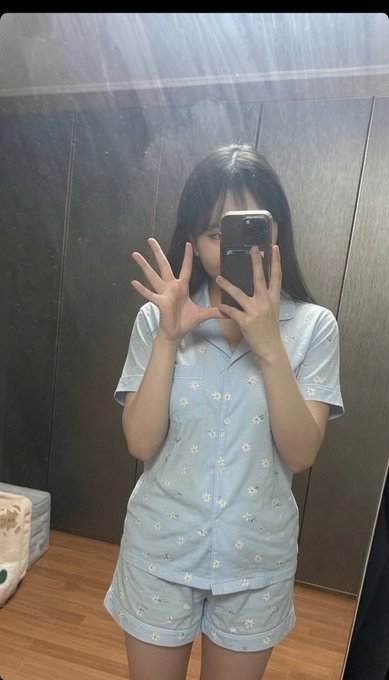 Eslam74189576's tweet photo. 섹스하고 싶어  
 #섹트 #맘눌뎀 #몸매 https://t.co/9wNPIdWxvg