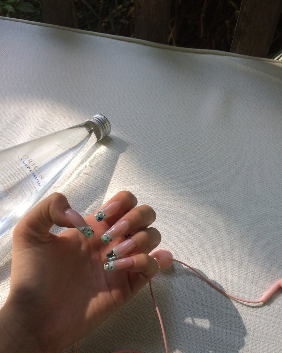 provocuntive's tweet photo. Perfect nails. https://t.co/tztsTmburY