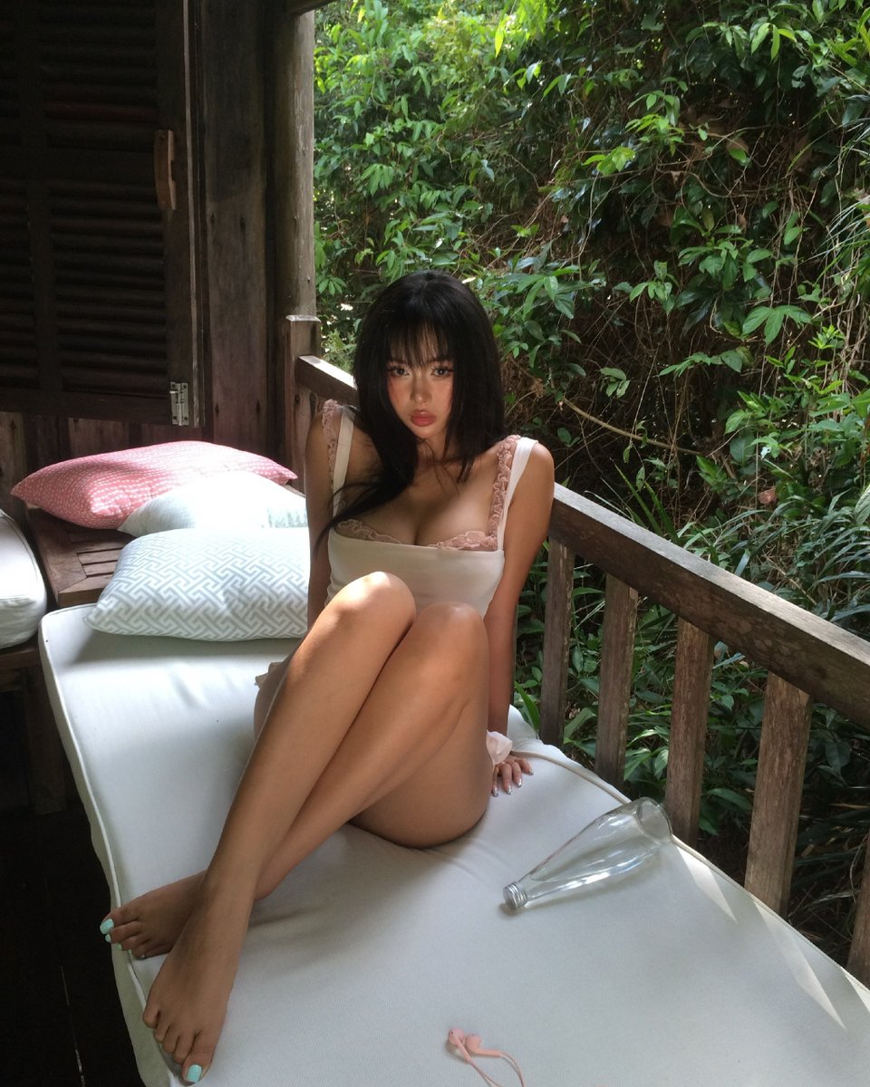 provocuntive's tweet photo. Perfect nails. https://t.co/tztsTmburY