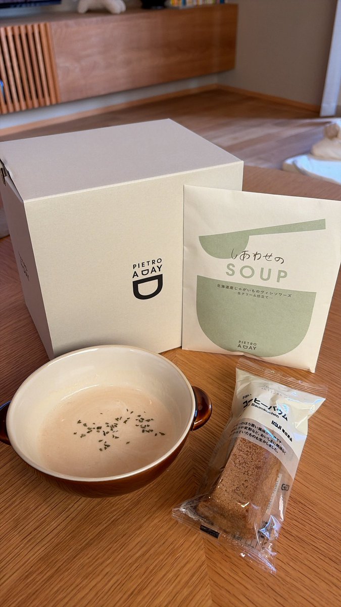 uni_3422's tweet photo. お友達が出産祝いにくれたピエトロのスープ🥣ワンオペだとお昼ご飯とか時間なくてついつい適当にしがちだけど完母だから栄養は気になってるからすごく有難い😭✨
私も誰かにお祝いあげることがあったら真似したい！！！

※本日の私のお昼ご飯
※これじゃ足りないのでちょこちょこ間食しとります https://t.co/GHDvy56O0P