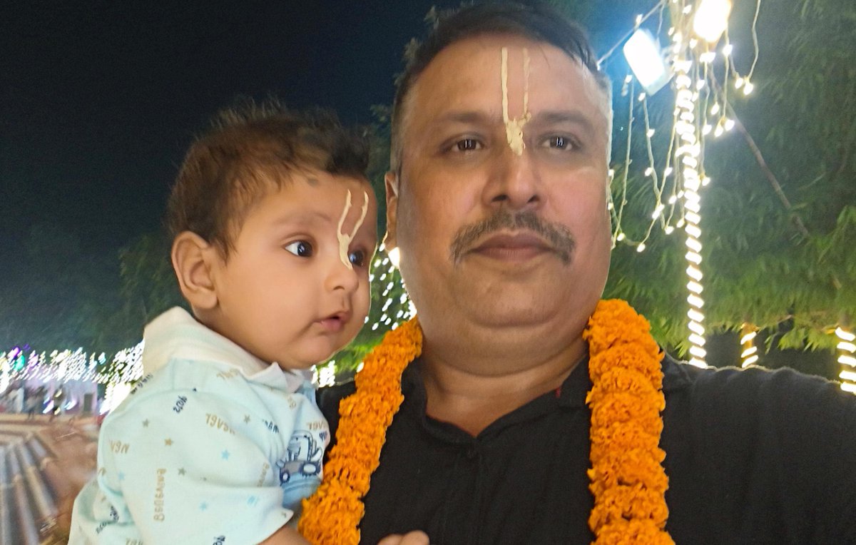 Brijesh_Star's tweet photo. #बेगूसराय में #राधा #कृष्ण की #मयूर #नौका  पर #सवारी,,,, @25 क्विंटल  #फूलों से सजा #सरोवर #रंगीन #रोशनियों ने भी किया #आकर्षित,,,, https://t.co/t6WdIh913P