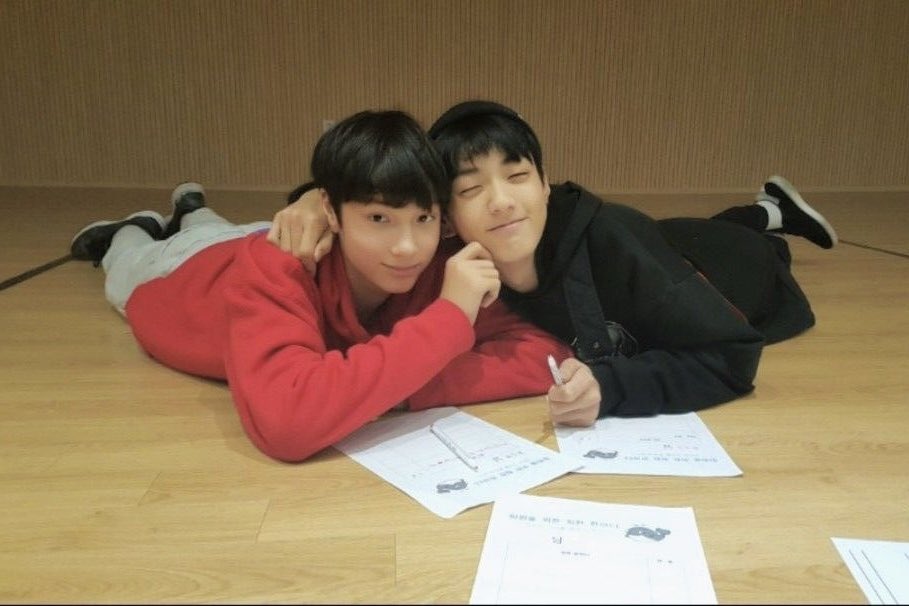 huumo49's tweet photo. #모구모구 #모아트친소 #모아_트친소 

중콘 가는 올프 모아랑 친해져용♡
같이 툽투얘기하고 친하게 지내실분!
트위터 첨이라 진입장변 없다봐도 무방해요🥹

♡ ••• ff
rt ••• dm
@ ••• 반모 (본 11) https://t.co/XQroTz06DY