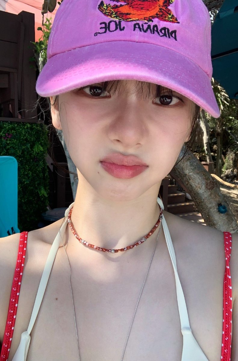 Nayeonzrfx's tweet photo. https://t.co/lw8MtYQCEL https://t.co/UPRBfda8rp