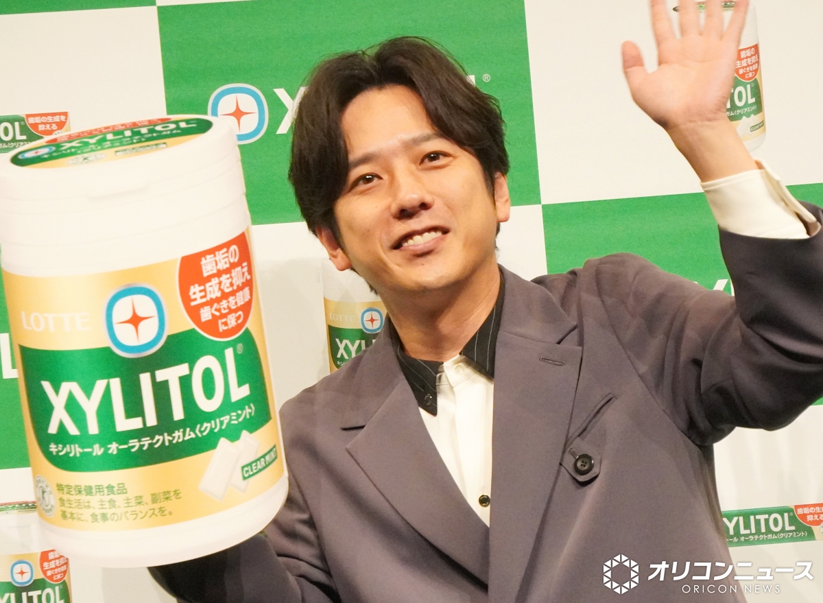 oricon's tweet photo. 二宮和也、“中学生男子のロマン”を熱弁
｢中学生くらいになるとXYが並ぶとカッコイイ｣
https://t.co/PMlzfSUqAv
⠀
ロッテ『キシリトール』
新ブランドアンバサダー就任＆CM出演 https://t.co/x8VvDBQQXc