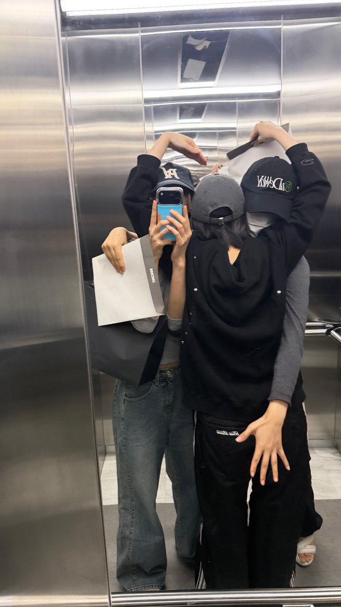jjjjjj__huii's tweet photo. 아......... 진짜 사랑한다고 너네를 너무너무 https://t.co/7oOU5FT2fK