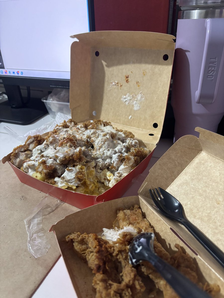 rakkobabey's tweet photo. wfh tas chick chicken gets ba #foodtwt #pataygutomtwt https://t.co/s63Ct4I3cy