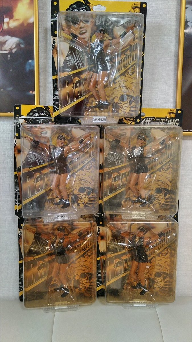 pandarocks_mask's tweet photo. 見つける度に買わずにはいられないレイザーラモンHGフィギュア。

今宵も一体仲間入り。

良い眺めだなー https://t.co/vF6DZFHmpI