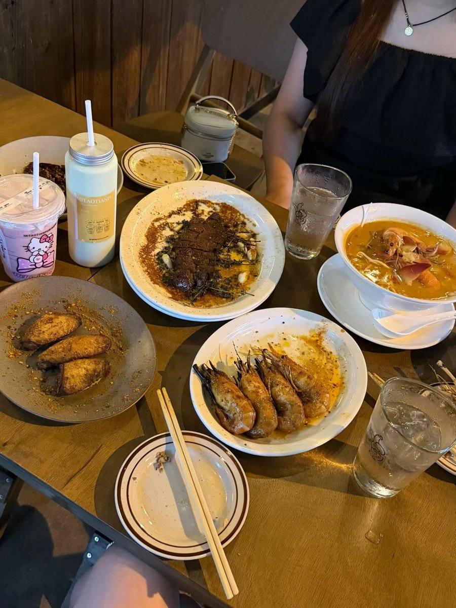 ShivakumarUdya1's tweet photo. コーヒーも甘いものも、美味しいごはんも今日は全部欲張る。☕️🍰
我慢ばかりの毎日より、ちゃんと自分を喜ばせる日も必要。#カフェ巡り #ご褒美時間 #美食 https://t.co/VkDhLpjoWX