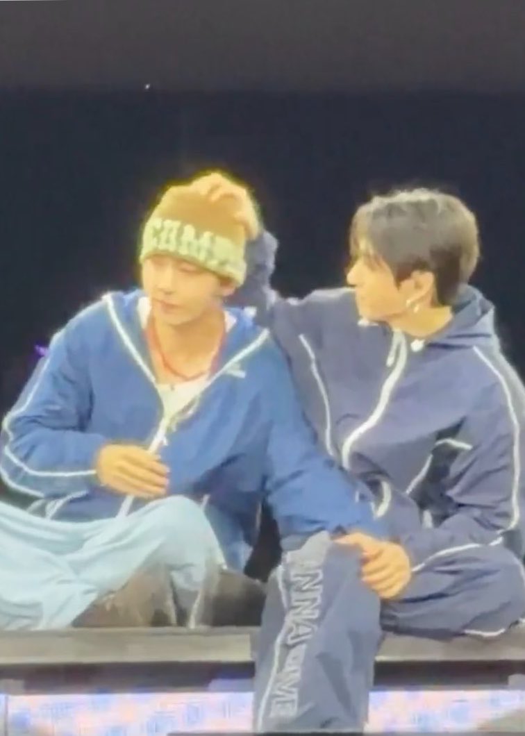 kthjjg's tweet photo. ISNT THIS A HABIT??????? https://t.co/LlYe6seE5b