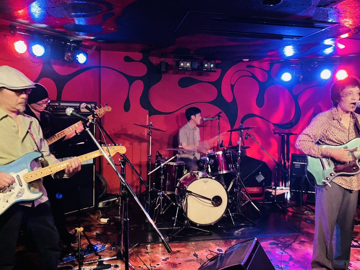 ogirim's tweet photo. 昨日はU.F.O. CLUBに行きました。どのバンドも観たいからどのバンドで入るか迷った（全バンドに等分されるシステムが欲しい）。K.SHARPS BANDはロックな音をタイトなドラムが引き締め、日本全国からメンバーが集まるザ・スペシャルビューはこれまで観た中で一番変態的でした（イマイさん効果か） https://t.co/XRzKKKxVg0