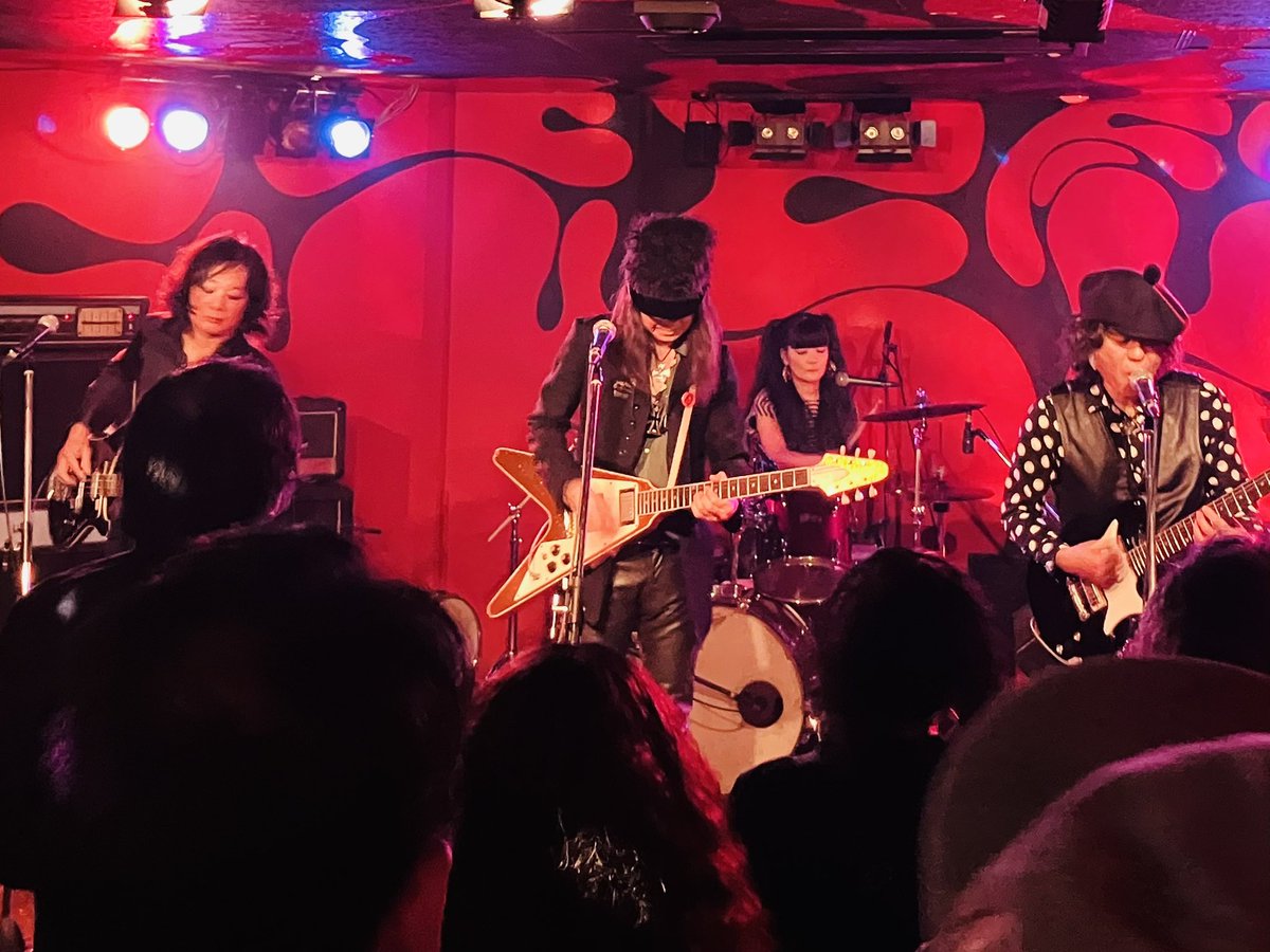 ogirim's tweet photo. 昨日はU.F.O. CLUBに行きました。どのバンドも観たいからどのバンドで入るか迷った（全バンドに等分されるシステムが欲しい）。K.SHARPS BANDはロックな音をタイトなドラムが引き締め、日本全国からメンバーが集まるザ・スペシャルビューはこれまで観た中で一番変態的でした（イマイさん効果か） https://t.co/XRzKKKxVg0