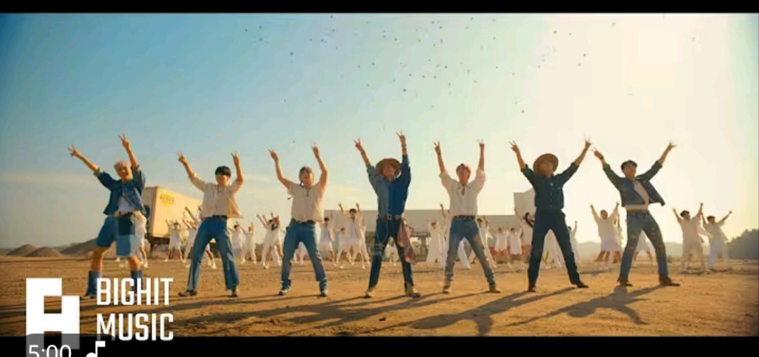 vjcyrw's tweet photo. @melovtete هذه اني ارقص اغنية بانقتان  Permission to Dance https://t.co/zrWyqShK49