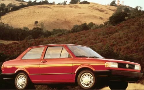 1988bmw520i's tweet photo. 1990 Volkswagen Fox 1.8

北米ワーゲンのサブコンパクトカー。

ヨーロッパ製ではなくブラジル製のゴルがベース。

ちょっとトラッドサニーに似ててかわいい🙄 https://t.co/3QMYyt4ZCw