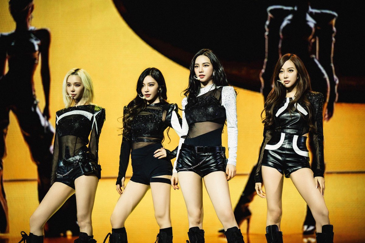 SMTOWNGLOBAL's tweet photo. ‘월드투어 순항 중’ #에스파, LA 콘서트 시야제한석까지 전석 매진 성황
LA서 세 번째 단독 콘서트로 글로벌 인기 재입증

https://t.co/i42TscbH5b

#aespa #æspa #에스파
#SYNK_COMPLaeXITY
#aespa_SYNK_COMPLaeXITY https://t.co/sKgFx2Dfrj