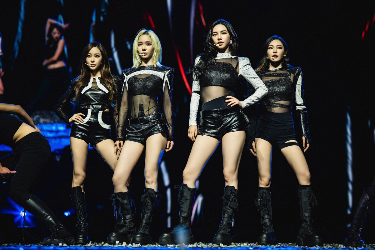 SMTOWNGLOBAL's tweet photo. ‘월드투어 순항 중’ #에스파, LA 콘서트 시야제한석까지 전석 매진 성황
LA서 세 번째 단독 콘서트로 글로벌 인기 재입증

https://t.co/i42TscbH5b

#aespa #æspa #에스파
#SYNK_COMPLaeXITY
#aespa_SYNK_COMPLaeXITY https://t.co/sKgFx2Dfrj