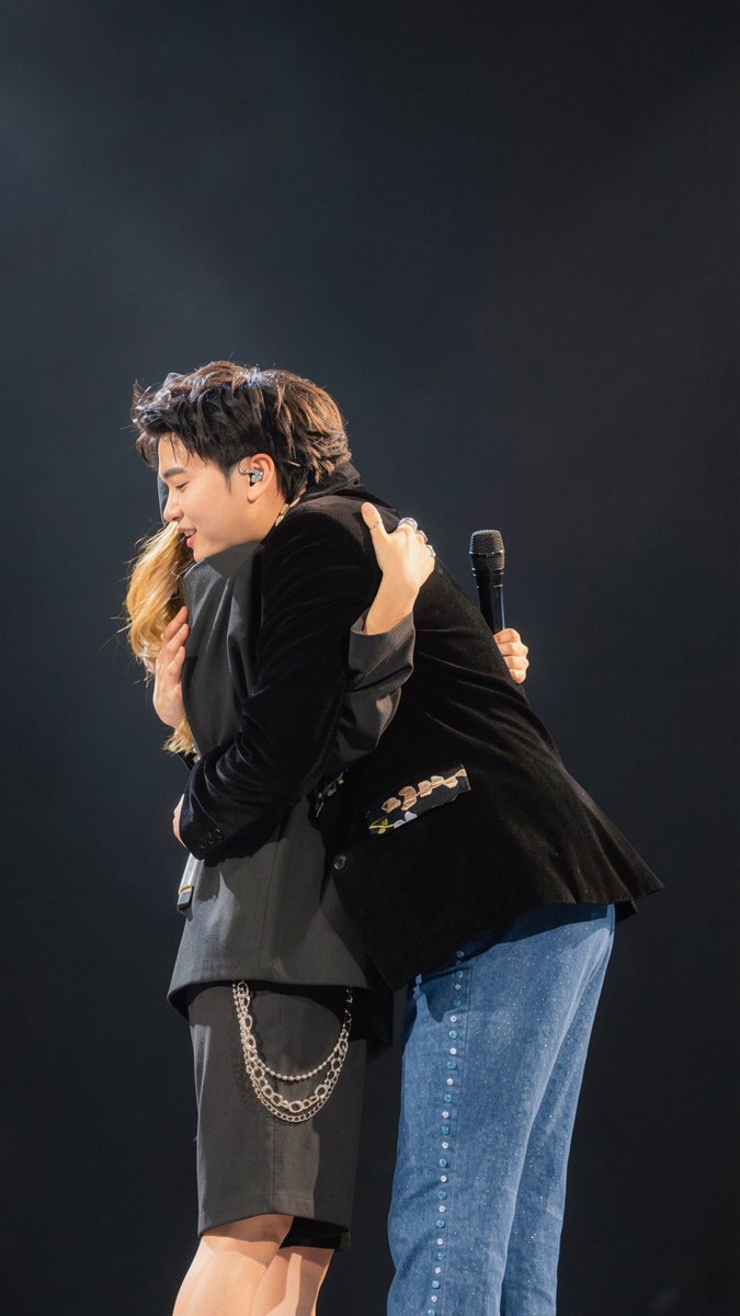 nun_mtn's tweet photo. น้องนนท์กับพี่มี่สิ่งนี้น่ารักมาก🫶🏻💕
#NONT_ARENAENCORE_DAY2
#THEMOMENT_ARENAENCORE
#NONTTANONT https://t.co/4jL4cTYJOD