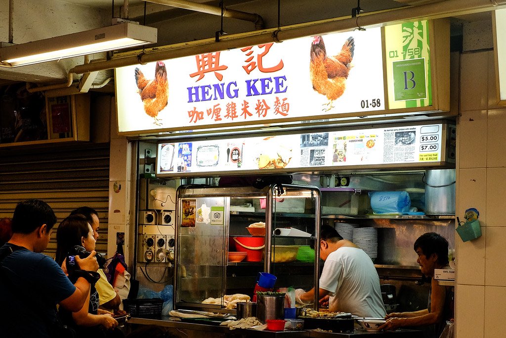 0xKingsKuan's tweet photo. Token2049 新加坡本地人推荐的清单

咖啡馆清单

- Common Man Coffee Roasters 早午餐 + 咖啡
- Muro Coffee Chinatown  手冲咖啡选择多
- Apartment Coffee 咖啡很猛
- Asylum Coffeehouse 
- Baristart Coffee Singapore（Tras Street）早午餐
- Lume Cafe 花式饮品
- MOOF | Speciality Matcha Bar 抹茶
- Koffee Kollective（Tanjong Pagar）小贩风咖啡馆，抹茶值得试

本地食单

- Beach Road Prawn Noodles 美芝律虾面

- Ng Ah Sio Bak Kut Teh（Rangoon Road）黄亚细，胡椒肉骨茶。

- Lam’s Signature 烤鸡饭，或干面（面要选 Mee Kia 幼面 / Mee Pok 扁面）

- Boon Tong Kee Chicken Rice 文东记鸡饭。

- Kuoung’s Wanton Noodles 云吞面 + 叉烧。建议早去，热门面种大约 11:30 卖完

- Tai Hwa Pork Noodles 大华猪肉面

高峰要排队，建议 9:30 或下午 3:00–4:30，大概 5 点前后卖完

- Heng Kee Curry Chicken 咖喱鸡面，11 点前到、否则排队 40 分钟以上，晚上基本没戏