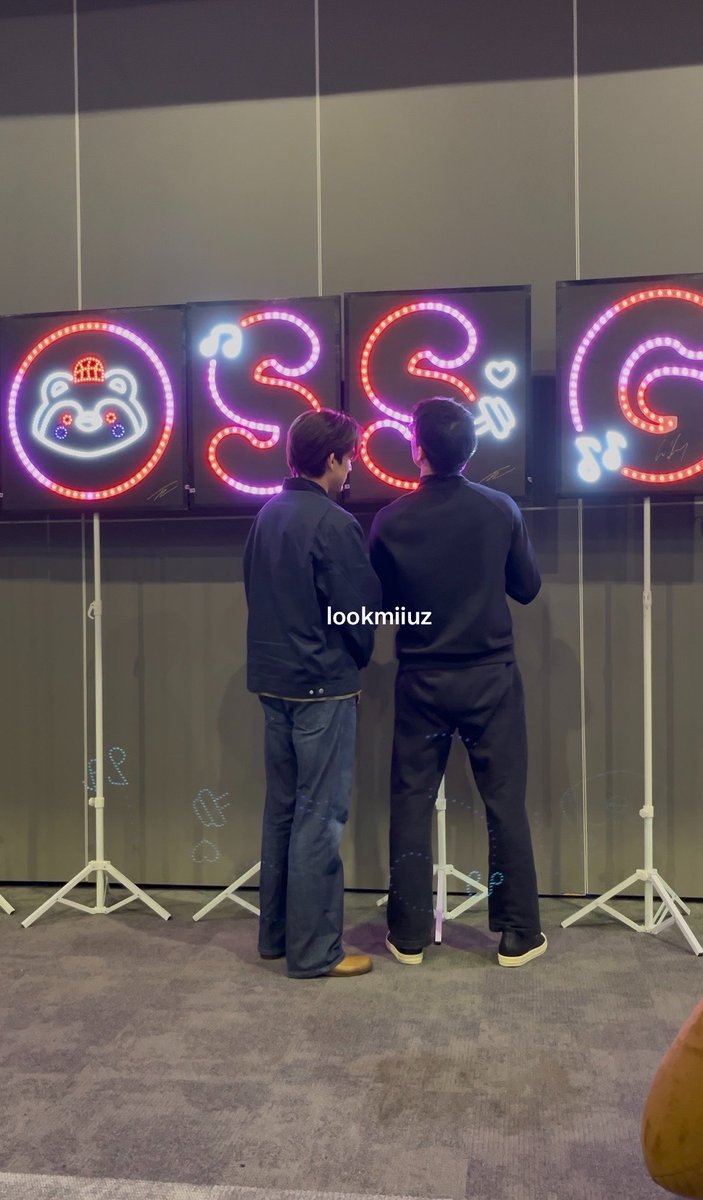 lookmiiuz's tweet photo. กวินอ้อนๆพี่บี๋หรอลูกกกกก ไม่สบายขออ้อนใกล้ๆหน่อยได้มะ 🫳🏻🥺

#JossGawin 
#GMMTVFANIVAL2026HappyFamilyxJG https://t.co/HLRmYSpIhC