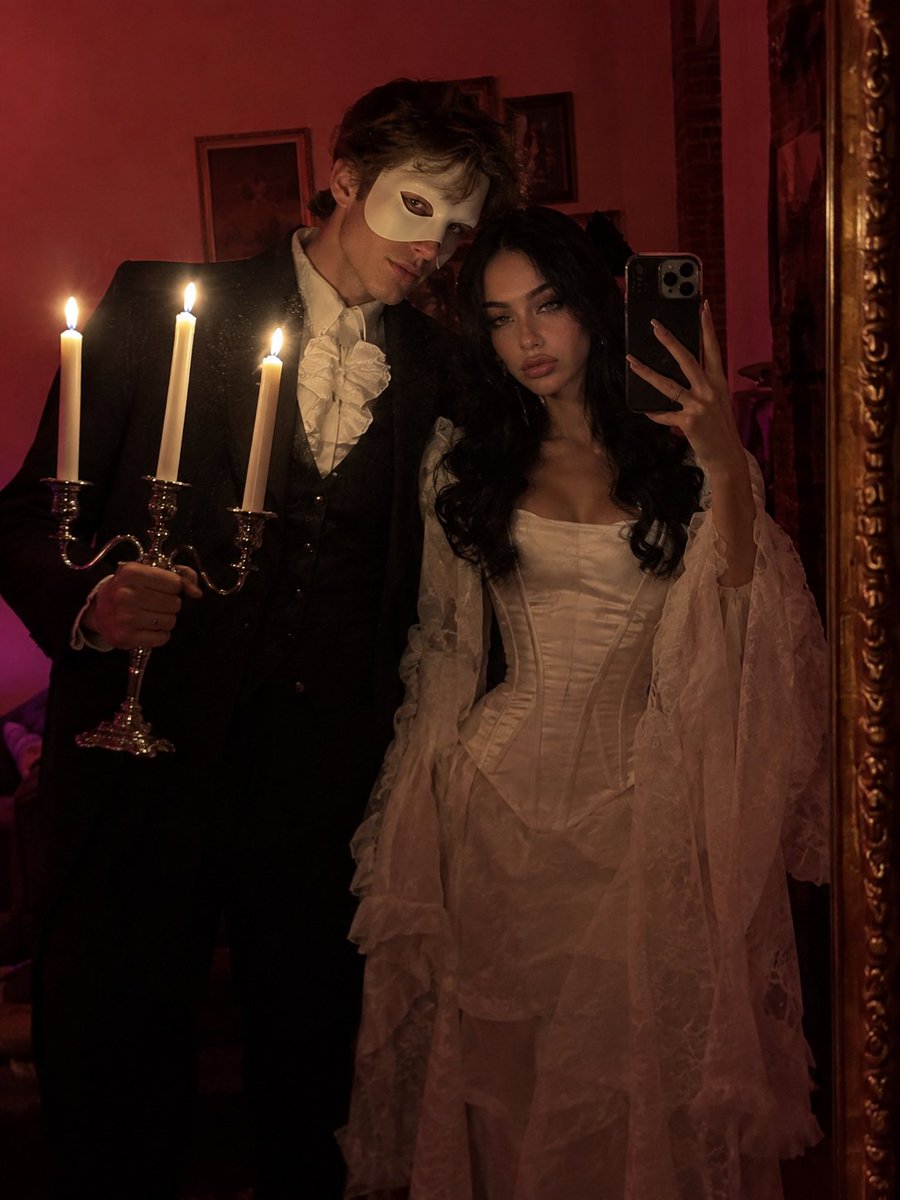 doriann_black9's tweet photo. 𝔅𝔢𝔥𝔦𝔫𝔡 𝔱𝔥𝔢 𝔪𝔞𝔰𝔨 𝔴𝔞𝔰 𝔞𝔩𝔴𝔞𝔶𝔰 𝔱𝔥𝔢 𝔰𝔞𝔪𝔢 𝔥𝔢𝔞𝔯𝔱: 𝔱𝔥𝔢 𝔬𝔫𝔢 𝔱𝔥𝔞𝔱 𝔠𝔥𝔬𝔬𝔰𝔢𝔰 𝔶𝔬𝔲 𝔦𝔫 𝔢𝔳𝔢𝔯𝔶 𝔞𝔠𝔱, 𝔢𝔳𝔢𝔯𝔶 𝔫𝔦𝔤𝔥𝔱, 𝔢𝔳𝔢𝔯𝔶 𝔢𝔫𝔡𝔦𝔫𝔤. 𝔜𝔬𝔲𝔯 𝔊𝔥𝔬𝔰𝔱, ��𝔶 ℭ𝔥𝔯𝔦𝔰𝔱𝔦𝔫𝔢.🕯️ ༘⋆ ⋆˚࿔ https://t.co/iD8UlnEvXM