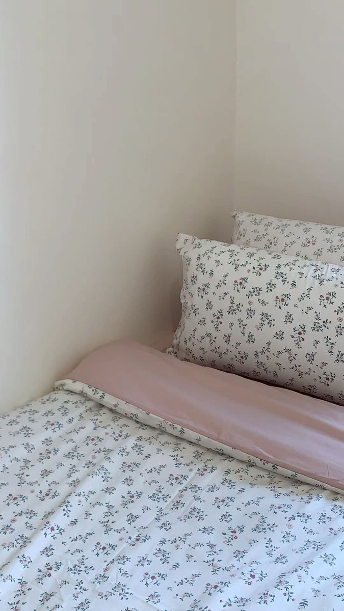 nadaeladela's tweet photo. PLSS SAMPE KU ULANG-ULANG TIPS INI🥹😩
Berawal dari kulit yang sering gatel. Ternyata penyebabnya banyak beginian nempel ditembok kamar. Aku pikir ini cuma debu yang nempel, ternyata gerak-gerak dong 🤢

Tapi setelah nyoba hacks warga threads. Alhamdulillah kulit gak pernah gatal lagi 🥹😭￼