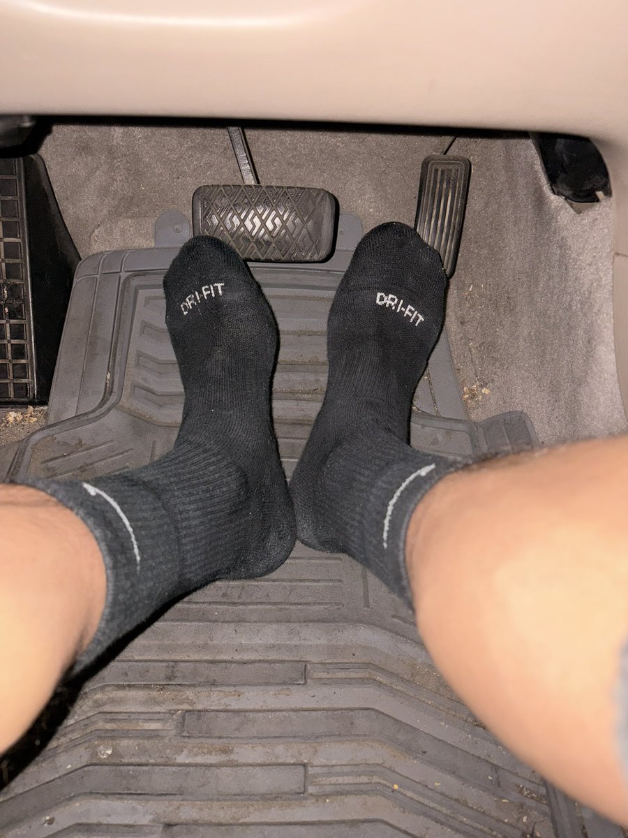 nikesock_lover's tweet photo. who wants to be the pedals for my sweaty socks?

#mIm #gay #feet #gayfeet #gayfeetworship #footfetish #feetfetish #footworship #feetworship #socks #nikesocks #nikesockworship #gaysocks https://t.co/EiTWrBH4jt