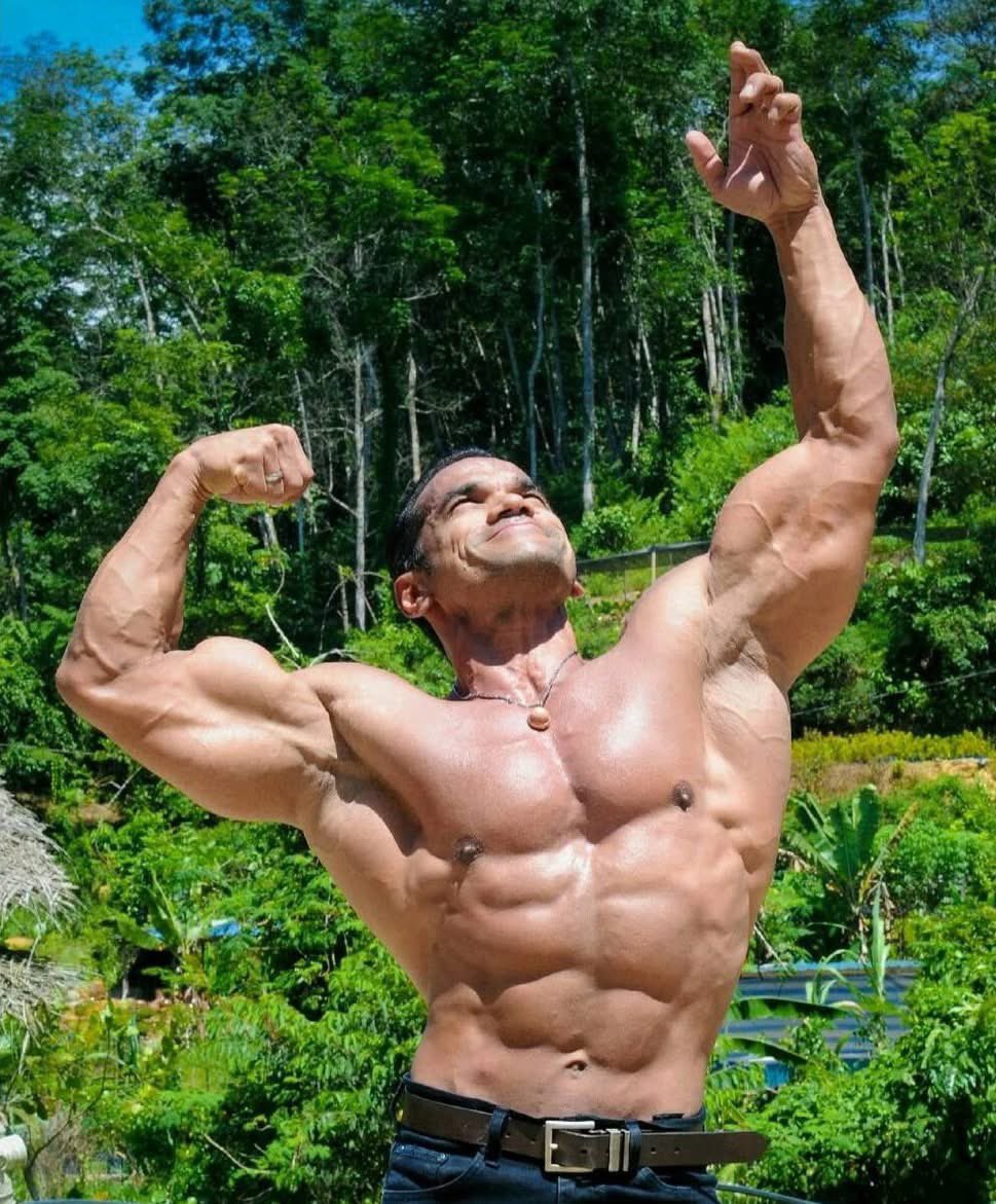 CharlyJame97's tweet photo. My handsome professional Malaysian bodybuilders 💋❤️🍑 if you want to see his full video contact admin 👇🏻👇🏻👇🏻
Admin: https://t.co/tf7eSjJETd
Preview group: https://t.co/nbxrGmRNLy https://t.co/ip2LgUktfr