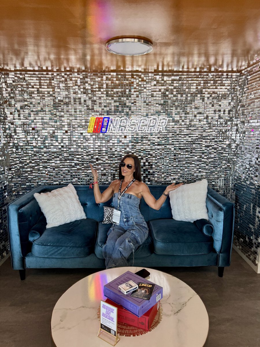 thereallisaann's tweet photo. 🏁 @NASCAR at Las Vegas Motor Speedway 🏁Walking the pits, watching the pit crew work &amp; hanging with @bnaaamezcal in the influencer box—a Vegas trip worth taking! An epic day at the track and a red eye flight back. ✈️ https://t.co/QMcPMbjZmd