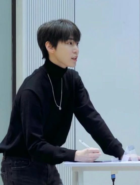 _DDo_0's tweet photo. 아 남자 목 길어서 목 올라오는 옷 입어도 1도 안답답한거 너무 좋지 얘더라.. https://t.co/xpish5csuB