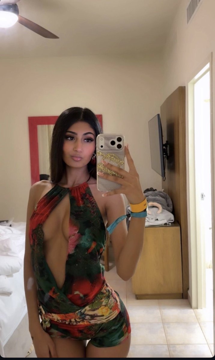 BrownGirlGoons's tweet photo. Ramneet has perfect tits
#desi #college #indian #tits https://t.co/ErgZFJ2U5L