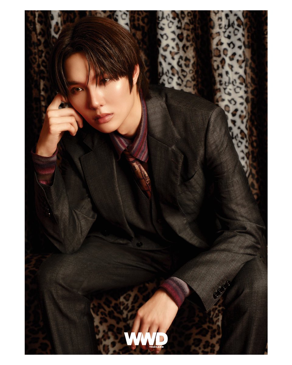 namping_mex's tweet photo. Namping para WWD Thailand usando un look de la colección Fall/Winter de Dolce &amp; Gabbana. 

Lo bonito que se ve con colores oscuros.🙂‍↕️🤌🏼

.𖥔 🏷 ˖  #KengNamping #nampingster ୭ ᵎᵎ

—⭐️ https://t.co/Cs5o3D37ly