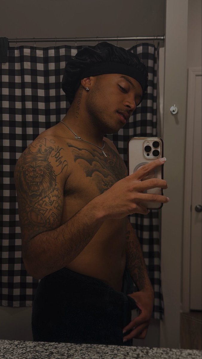 thedondaadaa2's tweet photo. Goodnight🌙
#mlm #fall #trendy #lover https://t.co/er1cAdE4Tg