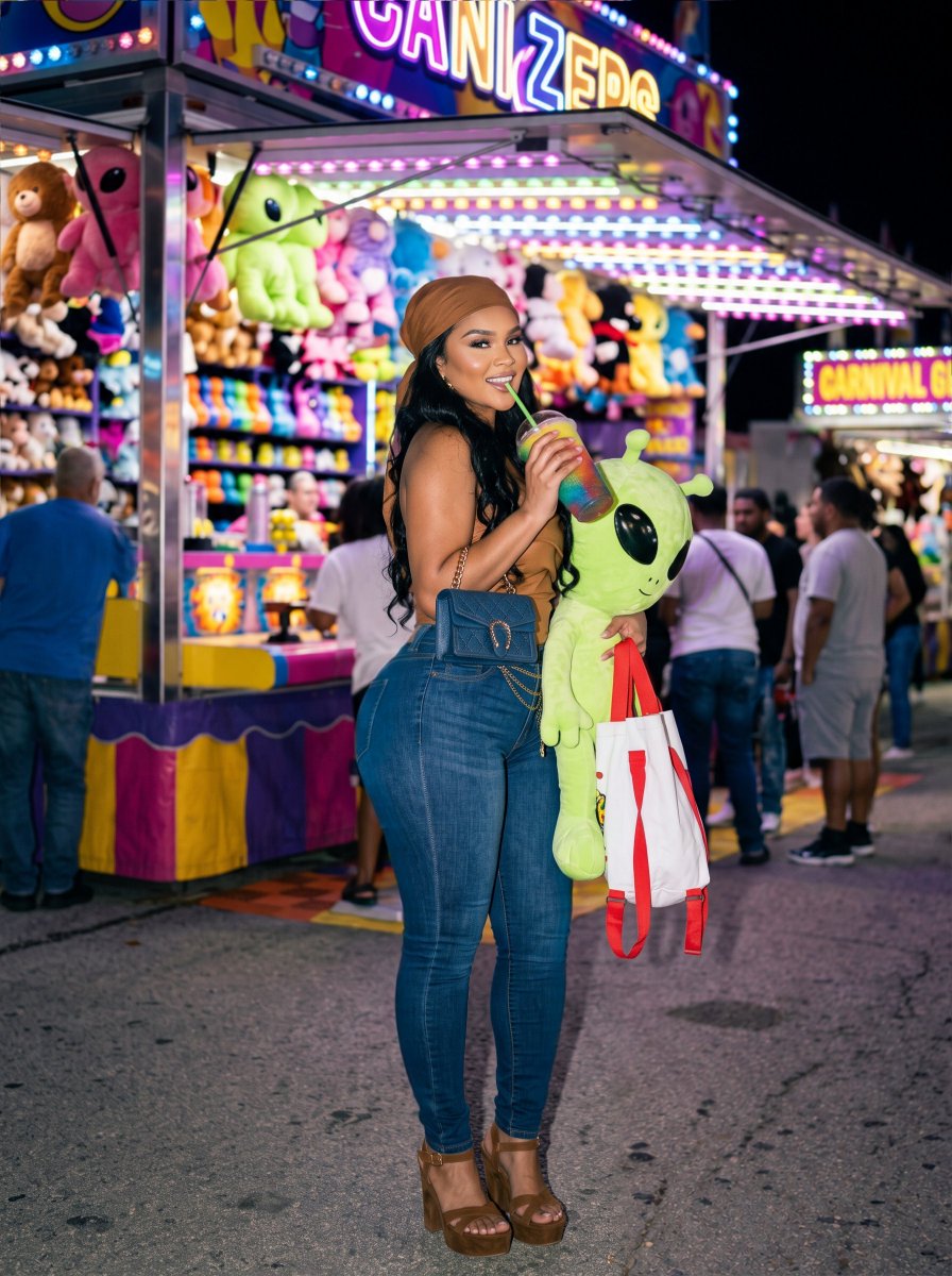 Araya_Dash's tweet photo. The alien was too cute to leave behind. πππ½
Now tell meβ¦ what carnival prize are YOU winning? ππ‘
#CarnivalFun #CarnivalSeason #StuffedAnimal #NightOut #FunTimes #BaddieStyle #AIInfluencer #explorepage https://t.co/QRTjKfAM8b