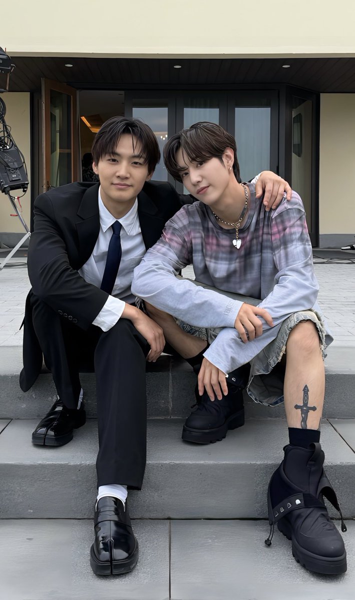 JorJintana's tweet photo. พี่บี และ พี่มาร์ค มา คับ ‼️💚 
ลงรูป ตอนถ่าย Night light   ต่าคักมากๆ  

🐰“Lol nightlight's filming location” 

#NIGHTLIGHT 
#JAYB
#MarkTuan https://t.co/k7EXO7LE6q
