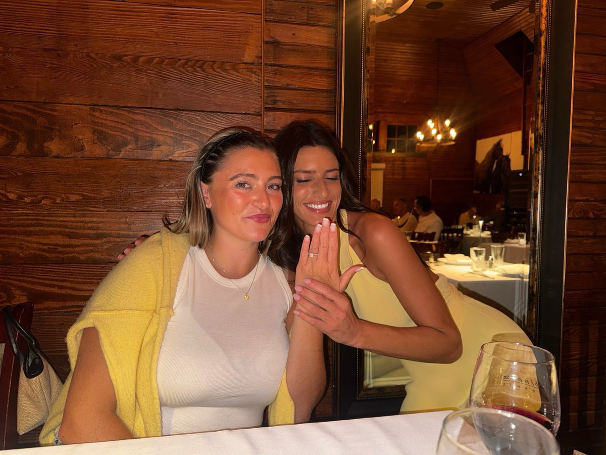 Rozalia_Lao's tweet photo. Congratulations! ❤️ You two look so perfect together! 🥰
When will it finally be my turn to meet the right one? 😂💍
#GoodNight #Congratulations #Engaged #HappyCouple #LoveIsBeautiful https://t.co/4w0ZO77BeI