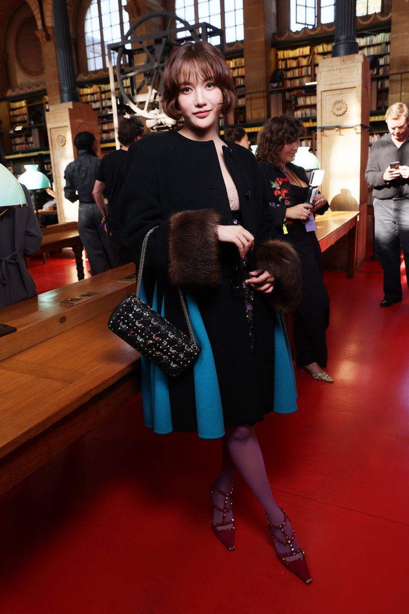 mstarnewsth's tweet photo. ส่องลุค "ฟรีน สโรชา" @srchafreen ในฐานะ Maison Valentino Brand Ambassador เข้าร่วมชมแฟชั่นโชว์ Valentino Antibiblioteca Spring-Summer 2027 ในงาน Paris Fashion Week ณ กรุงปารีส ประเทศฝรั่งเศส ในวันอาทิตย์ที่ 4 ตุลาคม 2569 เวลา 15:30 น. ตามเวลาท้องถิ่น หรือ เวลา 20:30 น. ตามเวลาประเทศไทย ที่ผ่านมา

SAROCHA X VALENTINO PFW SS27

#ValentinoSS27xFreen
#srchafreen
#ValentinoAntibiblioteca
#ValentinoGaravani