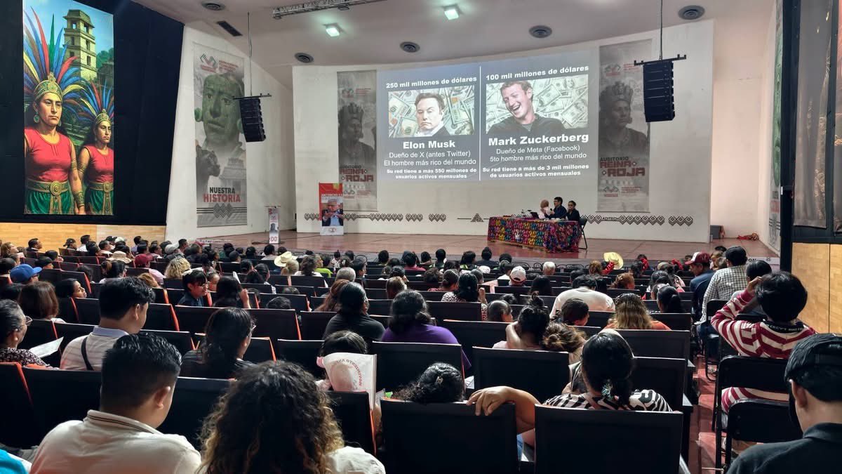 HomeroAE's tweet photo. México puede y debe transformarse. Somos un país grande, rico y con un pueblo trabajador que merece mejores condiciones de vida. Pero es necesario que este pueblo se concientice y organice.

Agradezco la invitación de la dirigencia de @MovAntorchaChis, para reunirme y platicar con cientos de antorchistas del sureste mexicano