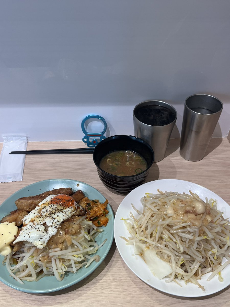 kamatamasmile's tweet photo. 今日の朝ご飯はRAMEN.R様

Rの朝定食〜チャーシューエッグ〜
目薬スペシャル
からしマヨ
黒烏龍茶
パスで豚マシ
※ここまで定型文w

最近は
確実に週一回を楽しむ方向性か？
それはそれでありということで🙆‍♂️

ごちそうさまでした🎶
#RAMENR
#RAMEN_R https://t.co/pg5iPcCGgn