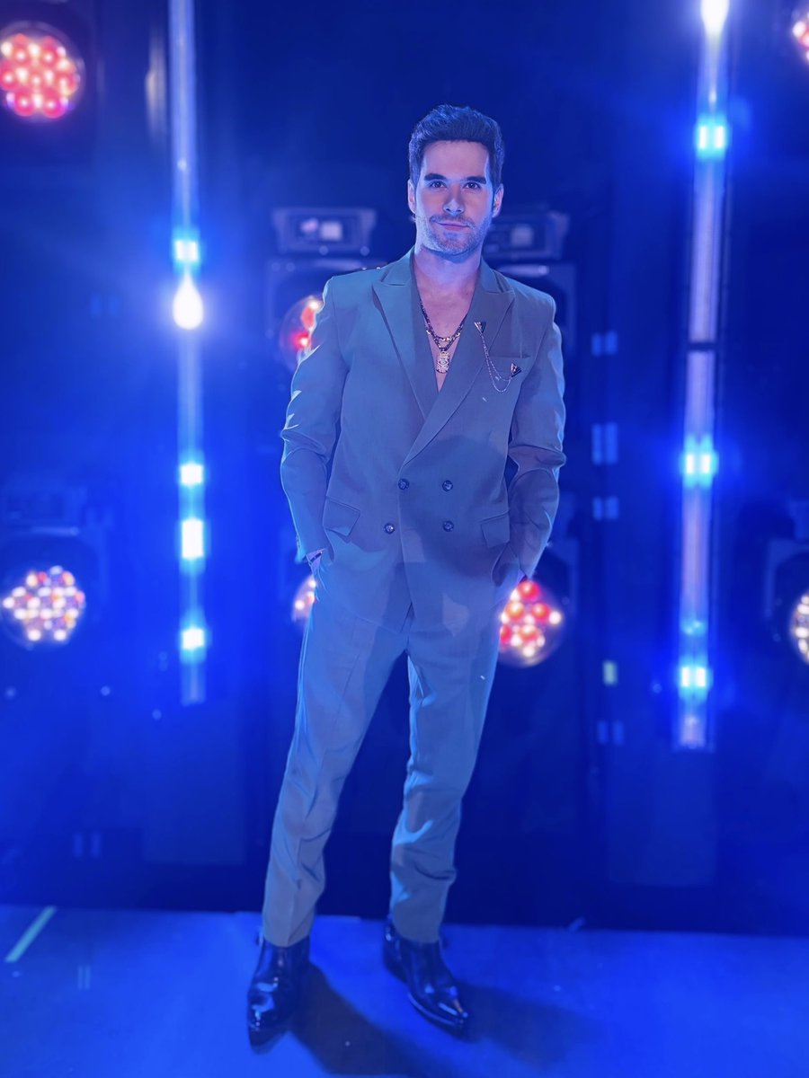 lagranjavipmx's tweet photo. ¡Eleazar Gómez regresa! 🤠🔥 ¿Listos para verlo en acción junto a mis Granjeros? 👨🏻‍🌾🐓

#LaGranjaVIPMX EN VIVO AHORA por #AztecaUNO. 🌾 #LaGranjaVPMX #GranjaVIP #LaGranja https://t.co/o3QxPQjtOY