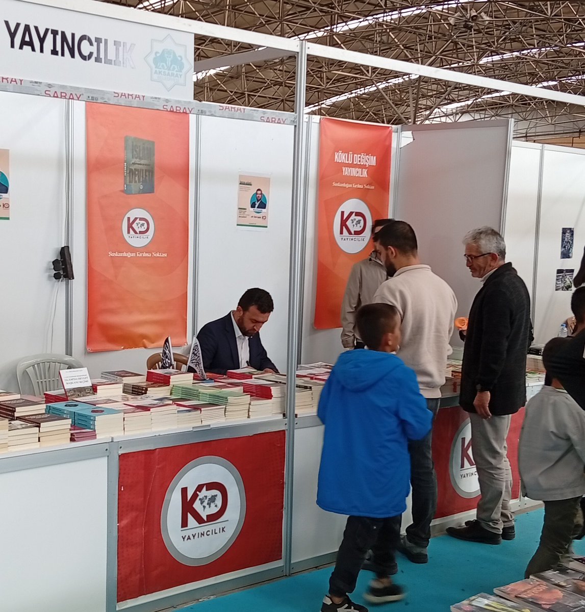 musabayoglu2's tweet photo. #Aksaray 8. Kitap Fuarı
#Köklü Değişim Yayınları https://t.co/98Ff0FveCq