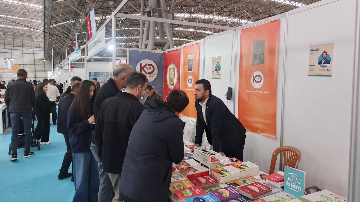 musabayoglu2's tweet photo. #Aksaray 8. Kitap Fuarı
#Köklü Değişim Yayınları https://t.co/98Ff0FveCq