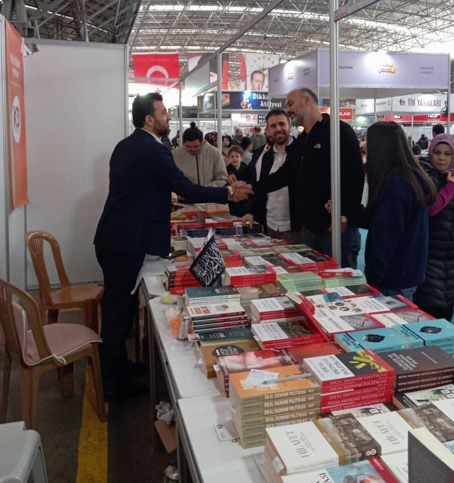 musabayoglu2's tweet photo. #Aksaray 8. Kitap Fuarı
#Köklü Değişim Yayınları https://t.co/98Ff0FveCq