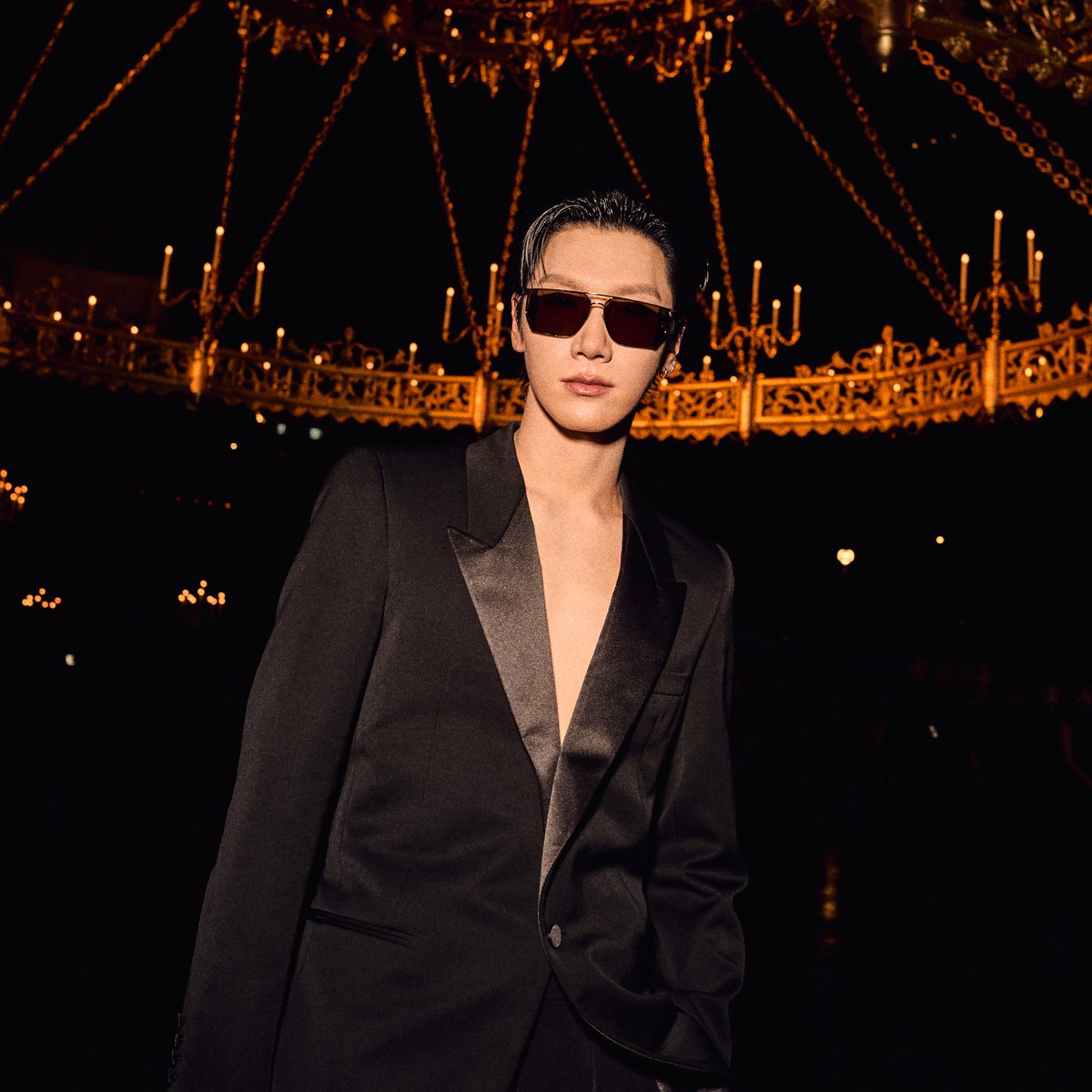 mintmag_th's tweet photo. เกินคำว่าฮอตล์! เสิร์ฟภาพฟร้อนท์โรว์ลุคของหนุ่ม #TEN แบรนด์แอมบาสเดอร์ของ Saint Laurent ภายในงานแฟชั่นโชว์ Saint Laurent Women’s Summer 27 ที่จัดขึ้นเมื่อสัปดาห์ที่ผ่านมา ณ ปารีส ประเทศฝรั่งเศส พร้อมถ่ายรูปร่วมกับ EVAN MOCK และ FAI KHADRA

TEN AT SAINT LAURENT SUMMER27
#TENforYSLPFW27
#SaintLaurentxTEN
#TEN
#YSL
#SaintLaurent
#YvesSaintLaurent
#MintNews
