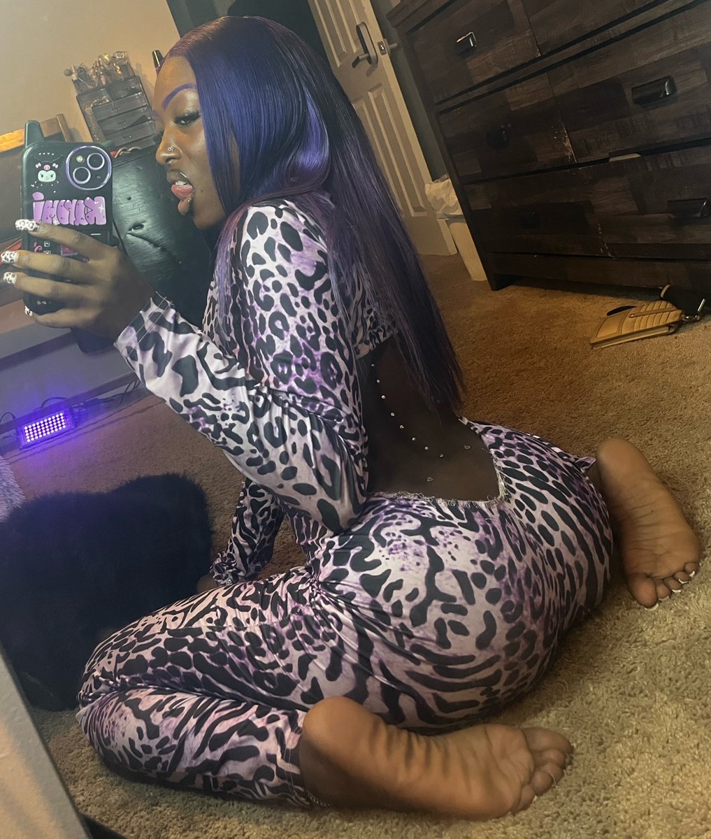 WOCKNATRIX's tweet photo. Sole Sunday 🐾💜 https://t.co/T3wW4FxFqm