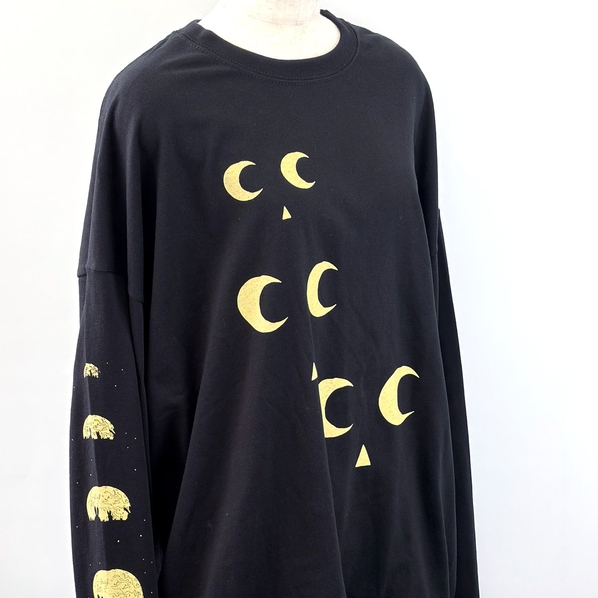 ctc_rec's tweet photo. 【㋰責任集合体】ロングスリーブTシャツ
入荷しました。
ワイドシルエット。袖と前後ろにプリントあり
https://t.co/erjJRLbhbr
https://t.co/bTdWBbpa5T
#マサラダ #重音テト https://t.co/fCM4ardjUZ