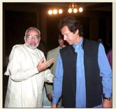vbd3105's tweet photo. @RKH5536 @navpreetc Your pawpaw Modizee pampering PAKISTANI fast bowler in Delhi just a few months after Parliament attack.  ABs and LBs are the biggest enemy of our country. https://t.co/rGiIgcLwbp
