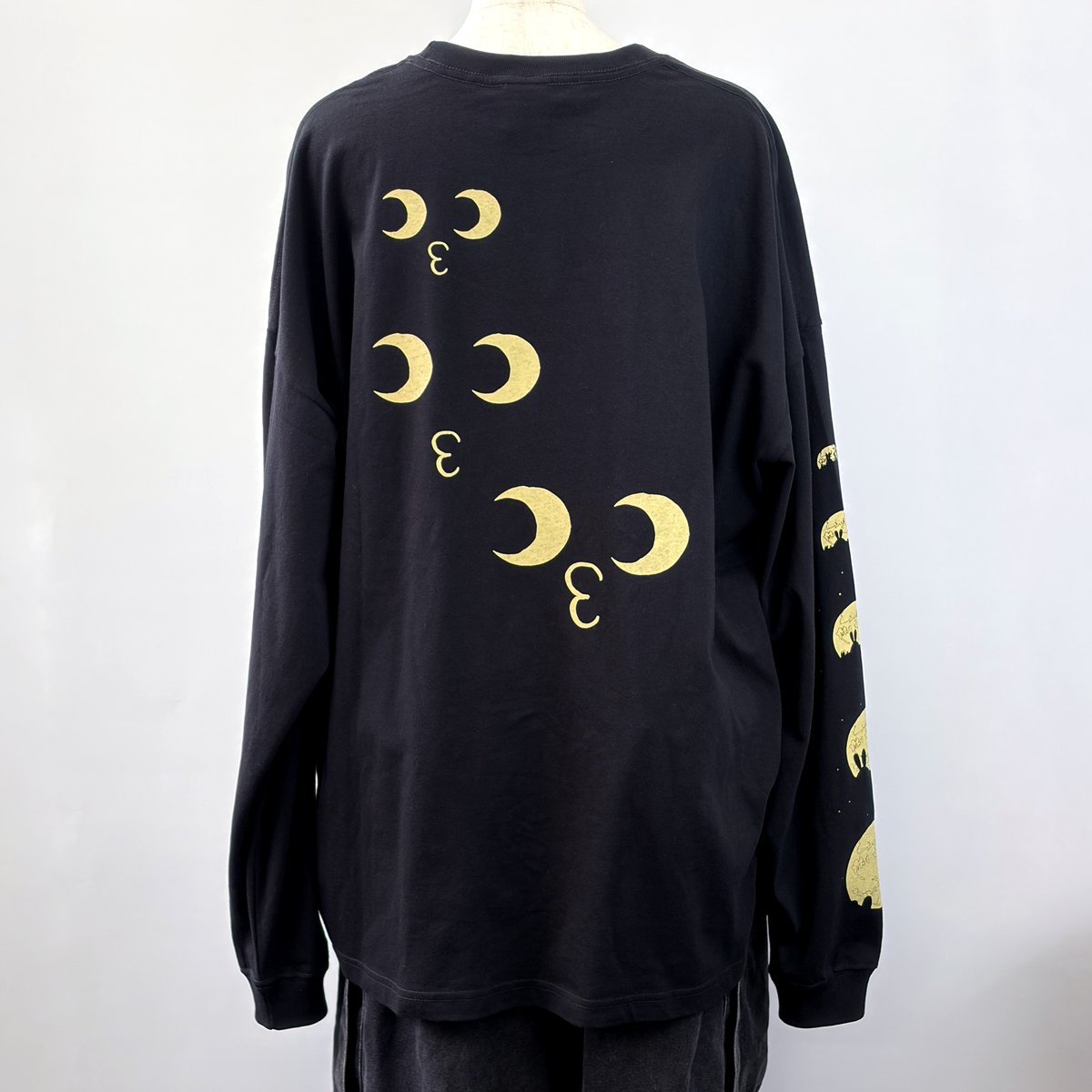 ctc_rec's tweet photo. 【㋰責任集合体】ロングスリーブTシャツ
入荷しました。
ワイドシルエット。袖と前後ろにプリントあり
https://t.co/erjJRLbhbr
https://t.co/bTdWBbpa5T
#マサラダ #重音テト https://t.co/fCM4ardjUZ