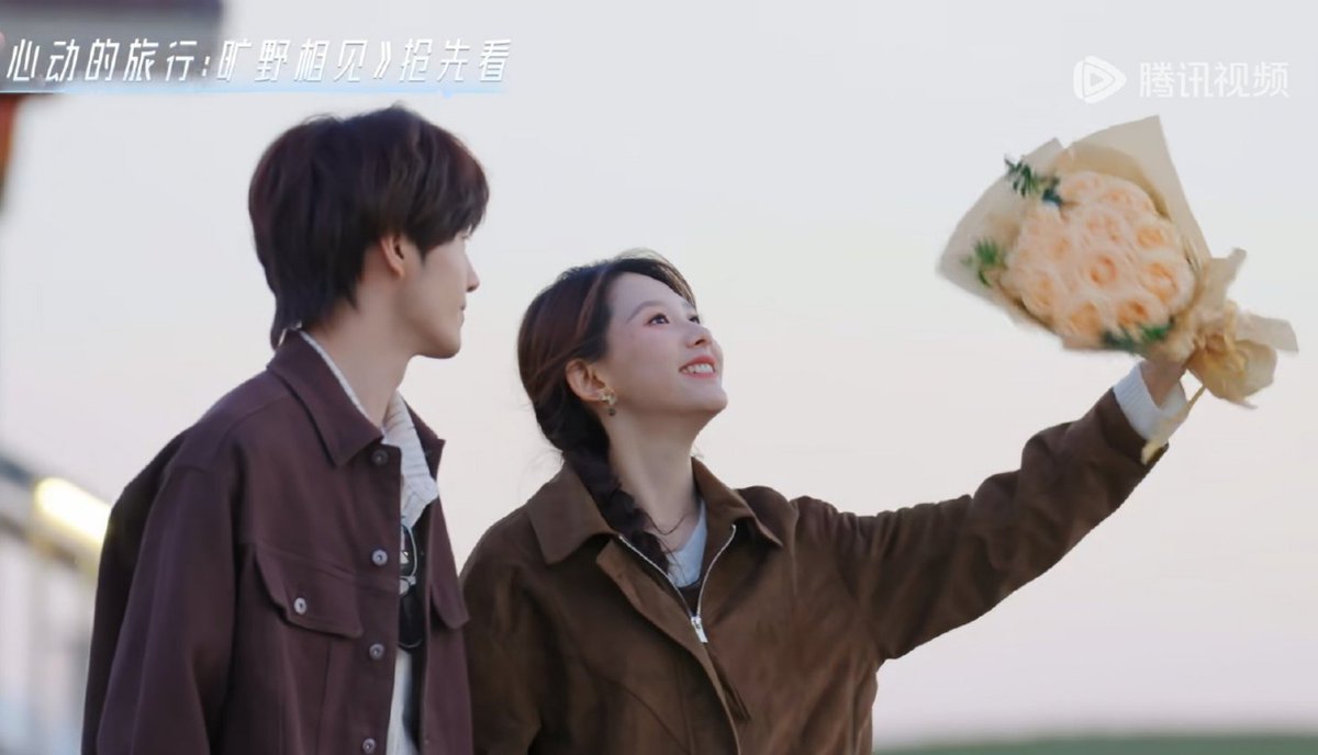 bluemistlily's tweet photo. Kaiyi looks at the sky, but Yiheng looks at his sky ☀️ #heartsignals9 https://t.co/TcZ6ElkOJZ